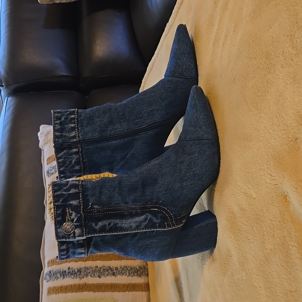 Jeffrey Campbell Bootie